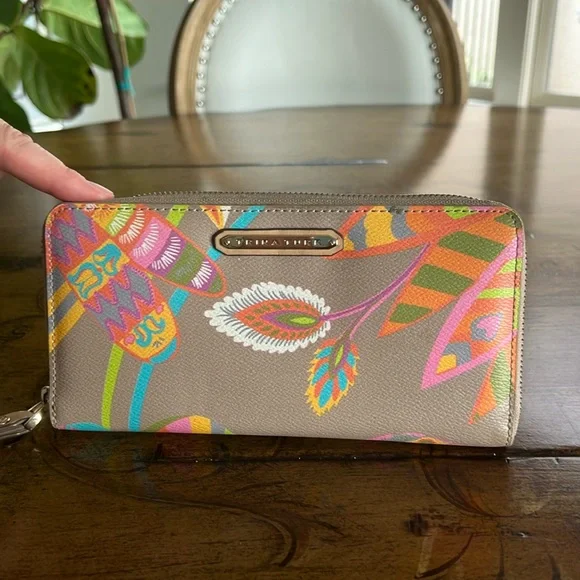 Trina Turk wallet - Picture 1 of 9